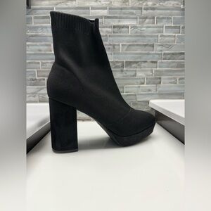 Mia Candra Knit Platform Block Heel Booties - Black. Size 6.5. Excellent Cond.